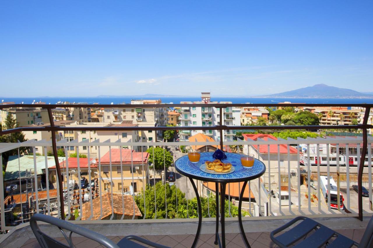 Amore Rentals - Appartamento Cielomare ソレント エクステリア 写真